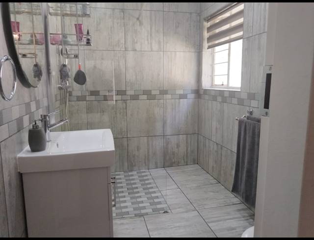 4 BEDROOM HOUSE FOR SALE IN VAN RIEBEECK PARK